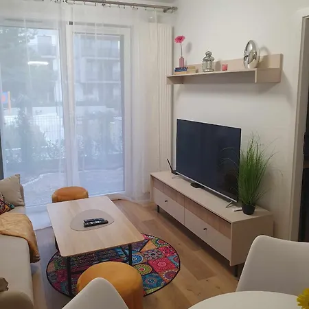 Colorful Apartament 2 Pokojowy Z Malym Ogrodkiem W Warszawie Apartment *