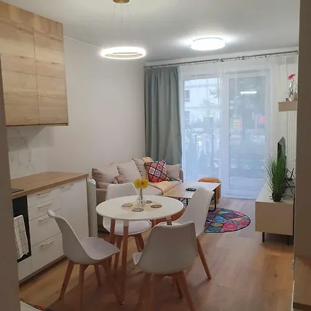 Colorful Apartament 2 Pokojowy Z Malym Ogrodkiem W Warszawie Apartament *