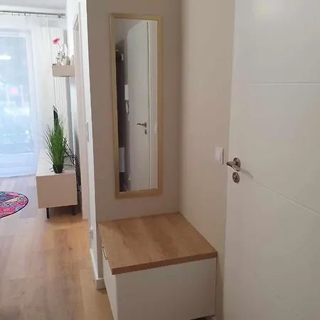 Colorful Apartament 2 Pokojowy Z Malym Ogrodkiem W Warszawie