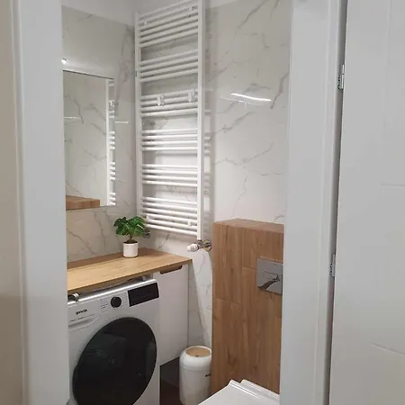 Apartament Colorful Apartament 2 Pokojowy Z Malym Ogrodkiem W Warszawie