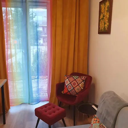 Apartmán Colorful 2 Pokojowy Z Malym Ogrodkiem W Warszawie *