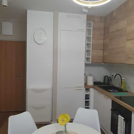 Apartmán Colorful 2 Pokojowy Z Malym Ogrodkiem W Warszawie Varšava